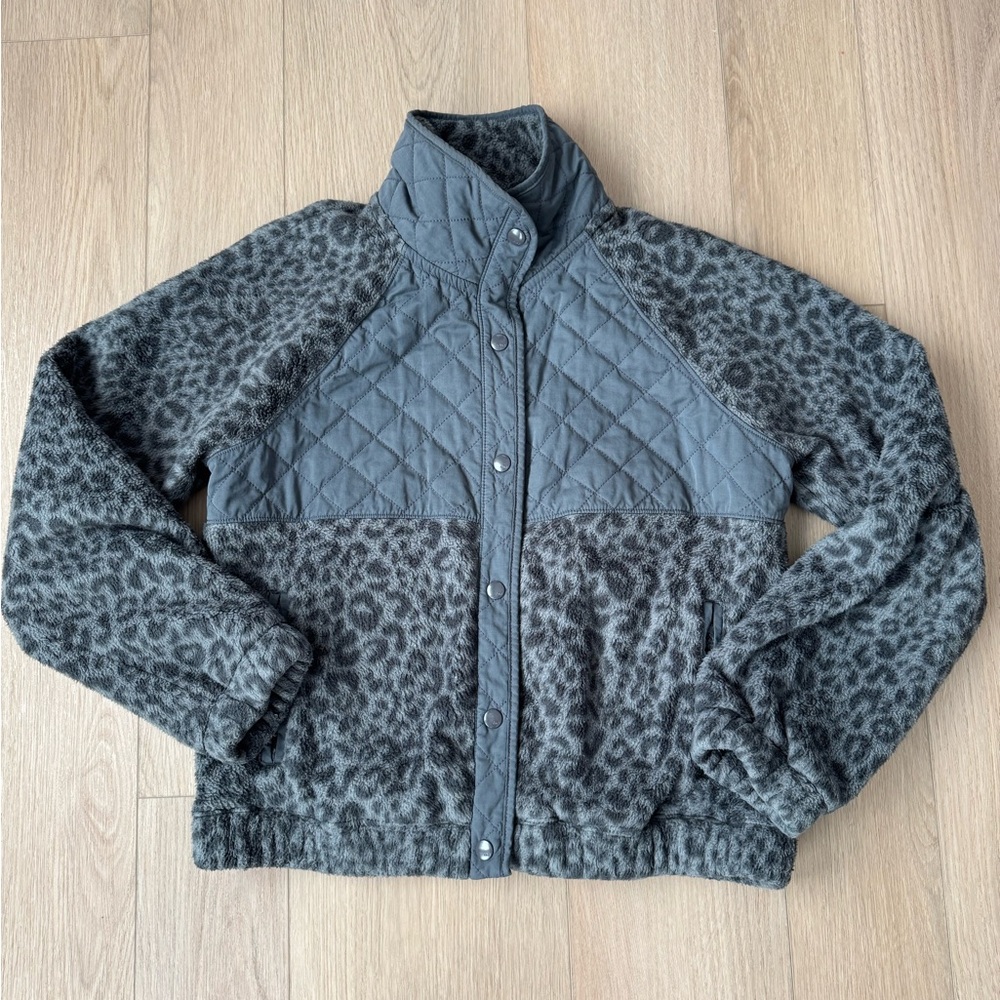 Women’s Abercrombie & Fitch Gray Animal Print Jacket